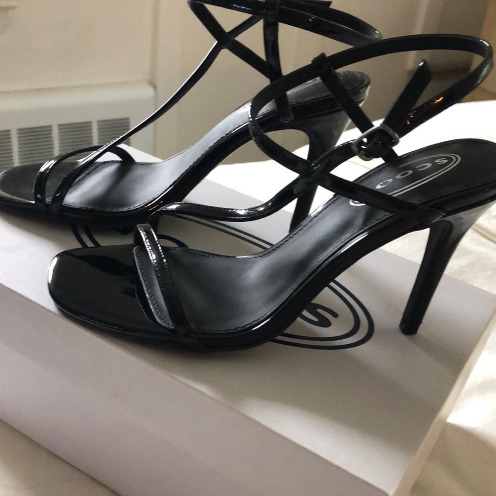 NWT Strappy heel